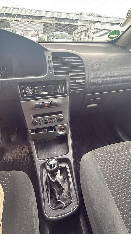 Schwarz Gebraucht 2002 Opel Zafira Van / Kleinbus | 999 € - Bild 1/4