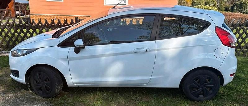 Weiß Gebraucht 2014 Ford Fiesta Kleinwagen | 3.100 € (Superpreis) - Bild 1/4
