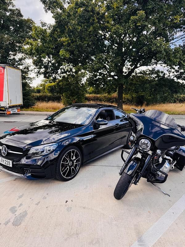 Schwarz Gebraucht 2022 Mercedes 300 Coupé | 38.000 € - Bild 1/4