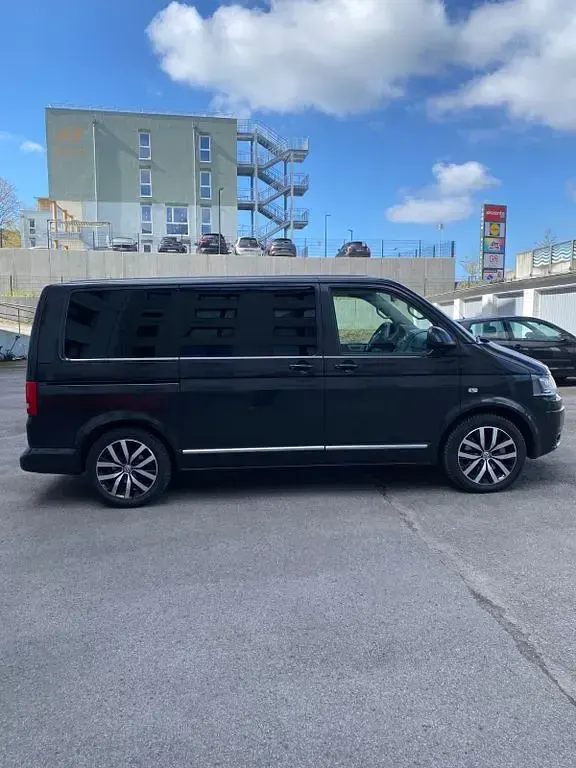Second-hand VW Multivan 179 CP (131 kW) 2015 Negru Monovolum