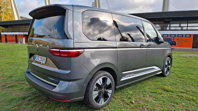 Second-hand VW Multivan 245 CP (180 kW) 2025 Gri Monovolum