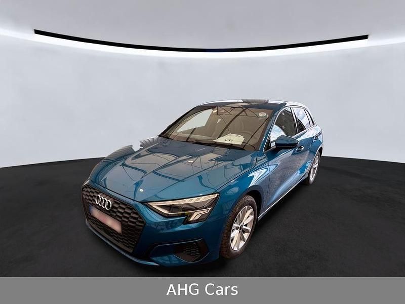 Blau Gebraucht 2021 Audi A3 Sportback Ambiente Limousine | 21.900 € (Fairer Preis) - Bild 1/4