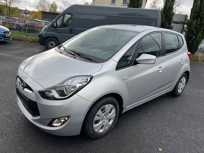 Silber Gebraucht 2012 Hyundai ix20 Classic Kleinwagen | 6.400 € (Guter Preis) - Bild 1/4