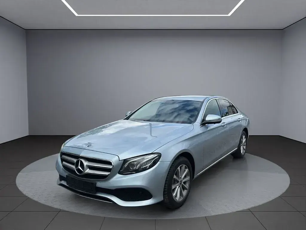 Gebraucht Mercedes E220 AMG line 194 PS (142 kW) 2017 Grau Limousine