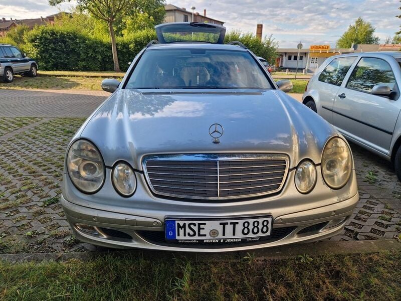 Silber Gebraucht 2003 Mercedes E270 Classic Kombi | 3.900 € (Fairer Preis) - Bild 1/4