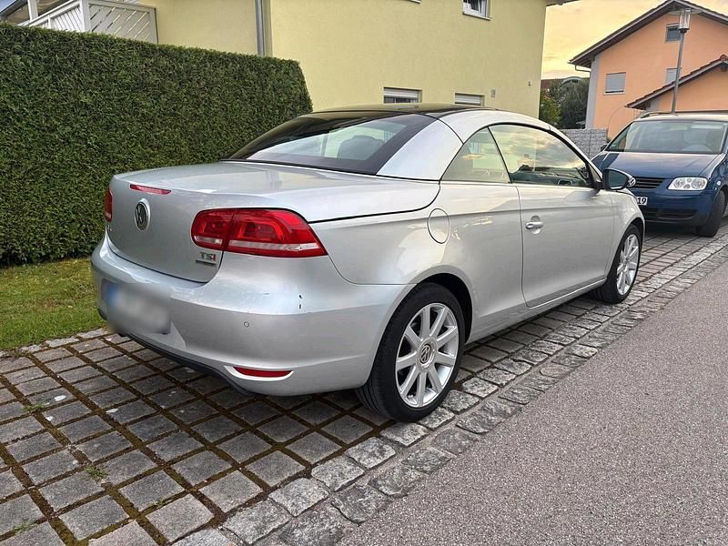Usata VW Eos 122 CV (89 kW) 2011 Argento Cabrio