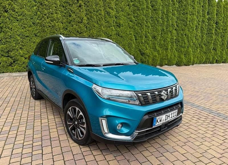 Blau Gebraucht 2022 Suzuki Vitara Comfort SUV | 16.695 € (Superpreis) - Bild 1/4