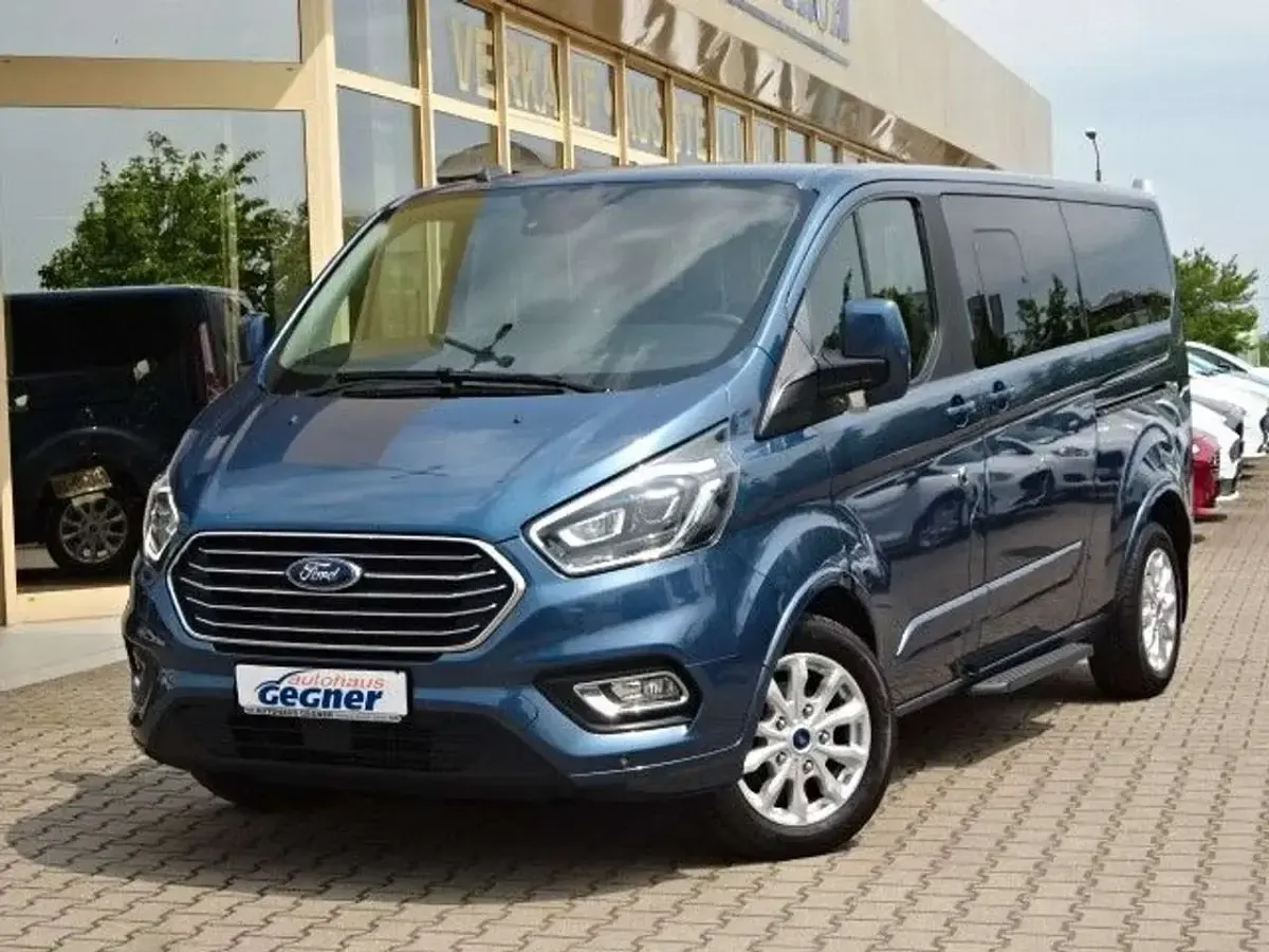 Gebraucht Ford Tourneo Titanium 185 PS (136 kW) 2021 Chromablau metallic Van / Kleinbus