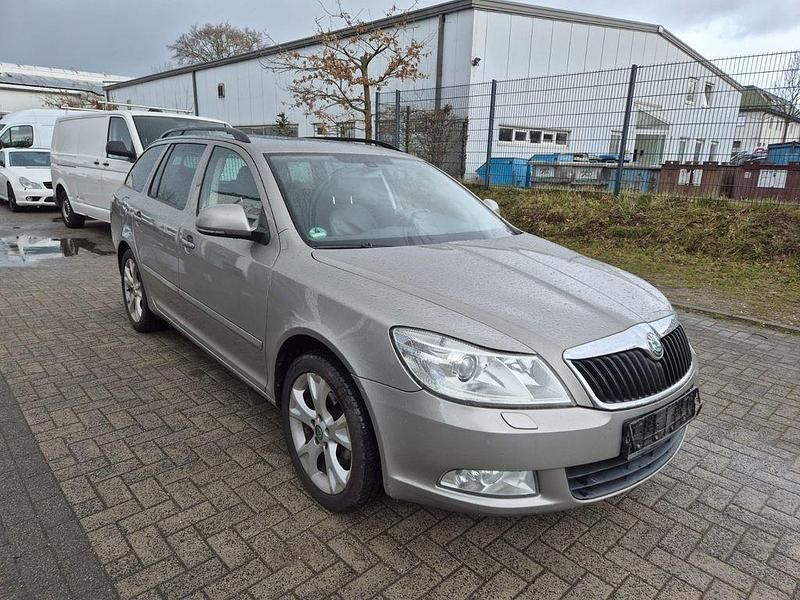 Gebraucht Skoda Octavia Elegance 140 PS (102 kW) 2013 Beige Limousine