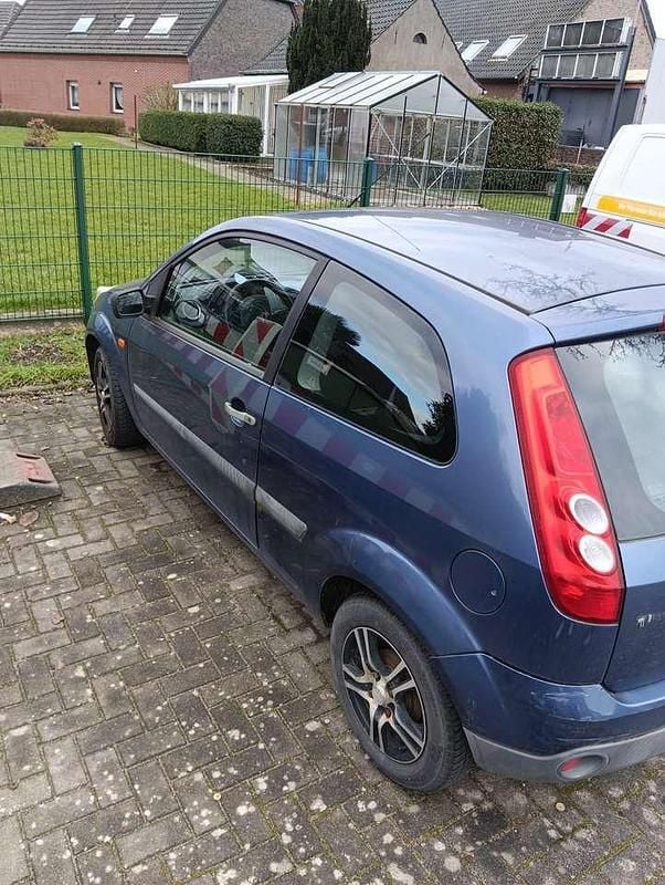 Gebraucht Ford Fiesta 60 PS (44 kW) 2006 Blau Kleinwagen