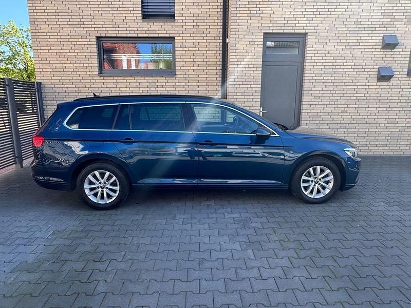 Gebraucht VW Passat Business 122 PS (89 kW) 2021 Blau Kombi