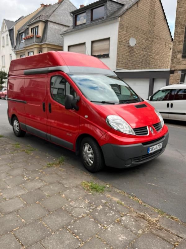Rot Gebraucht 2010 Renault Traffic Van / Kleinbus | 7.300 € - Bild 1/4
