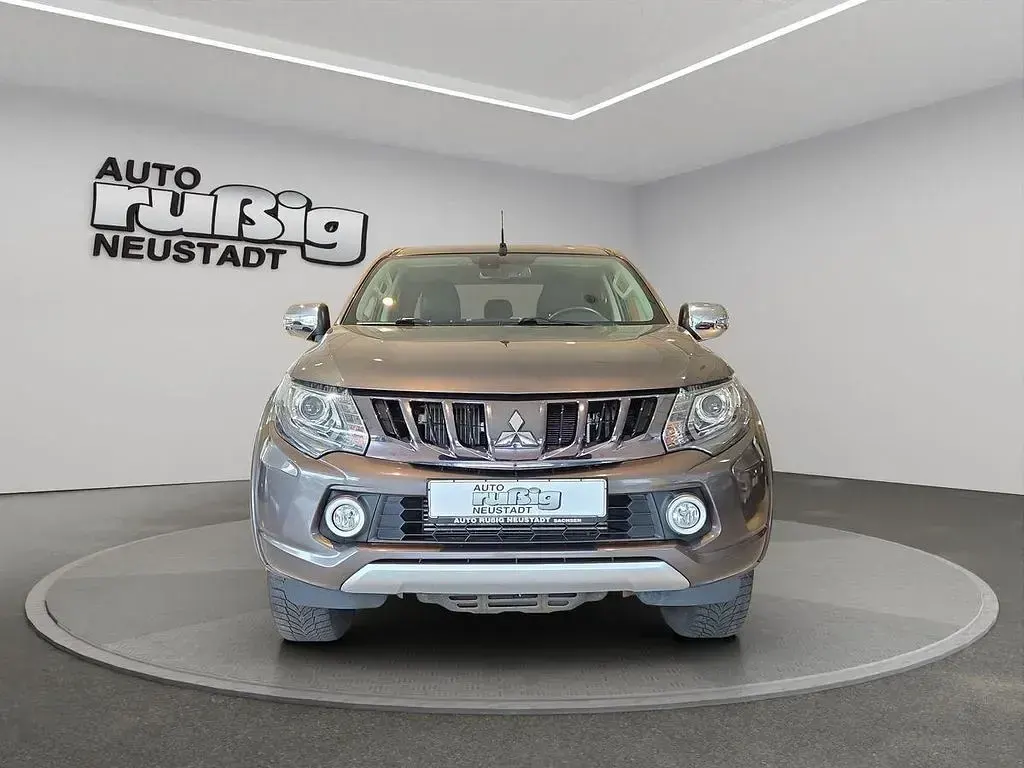 Gebraucht Mitsubishi L200 Diamant Edition 181 PS (133 kW) 2018 Bronze Pickup