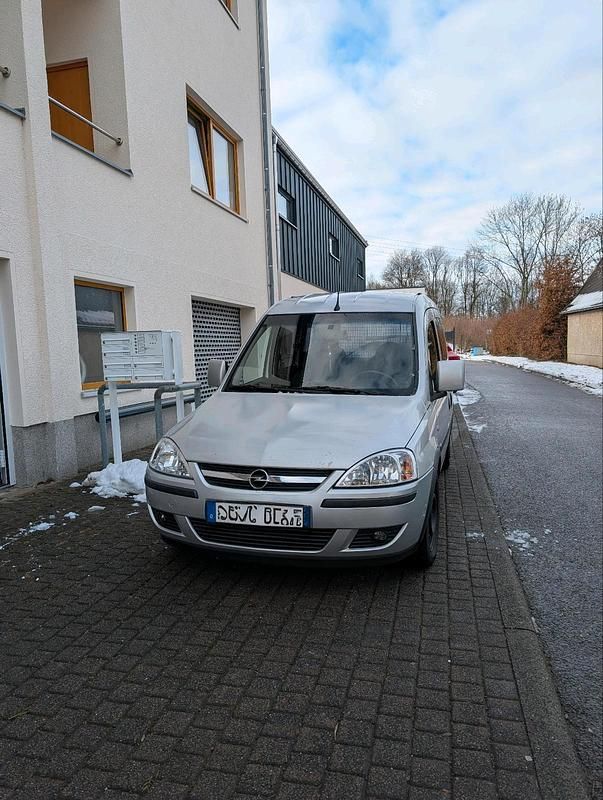 Gebraucht Opel Combo 95 PS (69 kW) 2008 Silber Van / Kleinbus