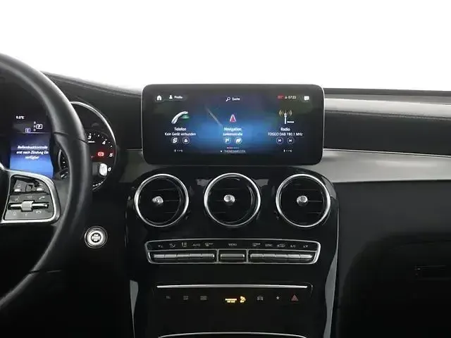 Gebraucht Mercedes GLC220 194 PS (142 kW) 2023 Grau SUV