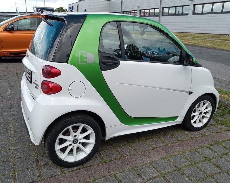 Weiß Gebraucht 2014 Smart ForTwo Electric Drive Kleinwagen | 3.500 € (Superpreis) - Bild 1/4