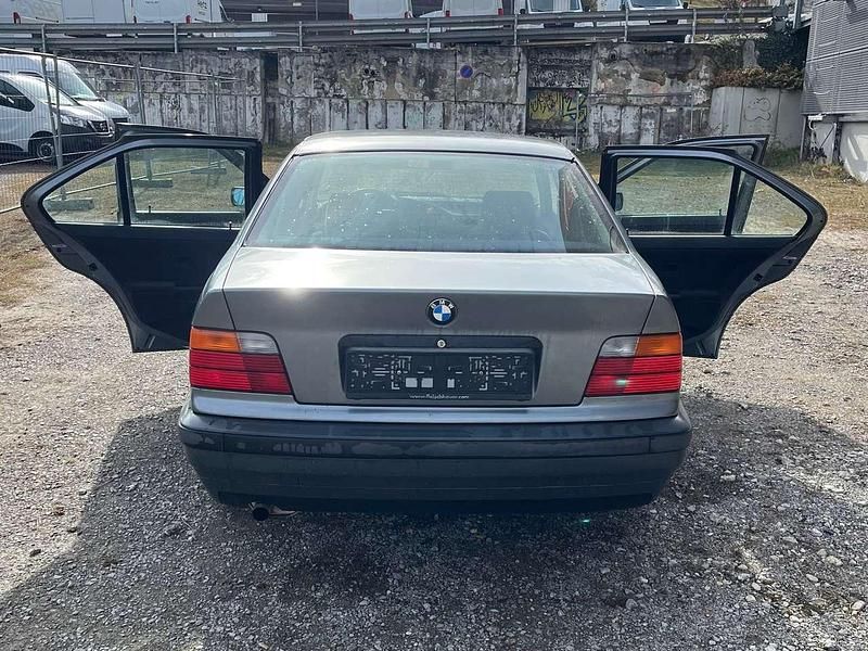 Gebraucht BMW 316 102 PS (75 kW) 1994 Grau Limousine