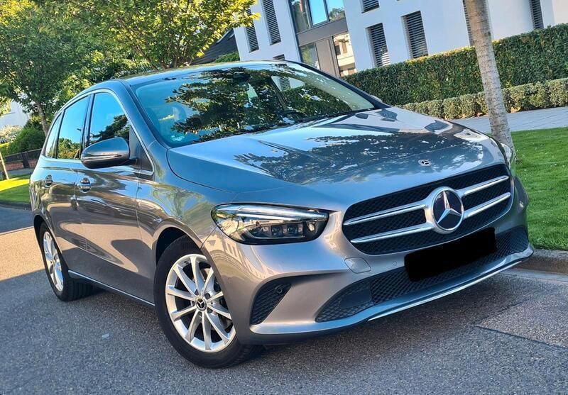 Grau Gebraucht 2019 Mercedes 200 Progressive Kleinwagen | 22.990 € - Bild 1/4