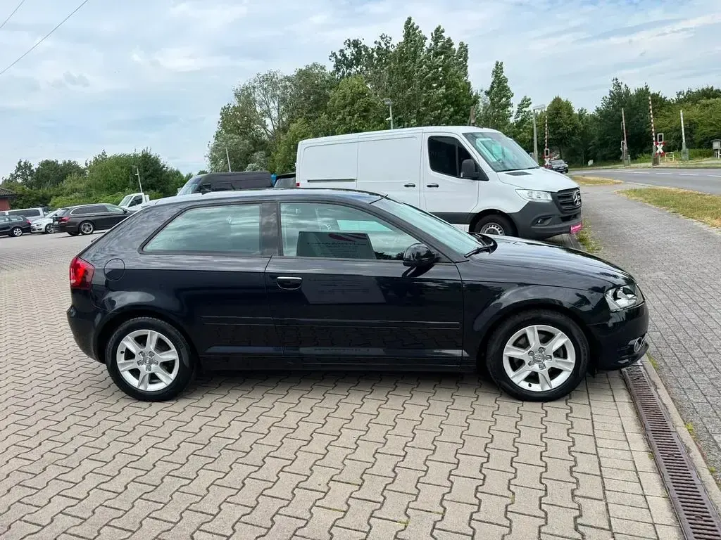 Gebraucht Audi A3 Attraction 125 PS (91 kW) 2011 Schwarz Kleinwagen