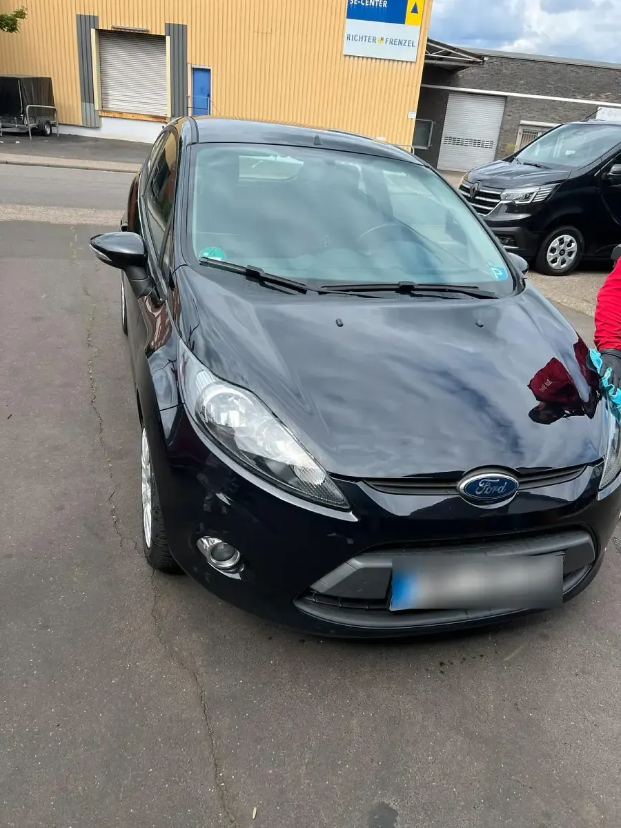 Gebraucht Ford Fiesta 80 PS (58 kW) 2011 Schwarz Kleinwagen
