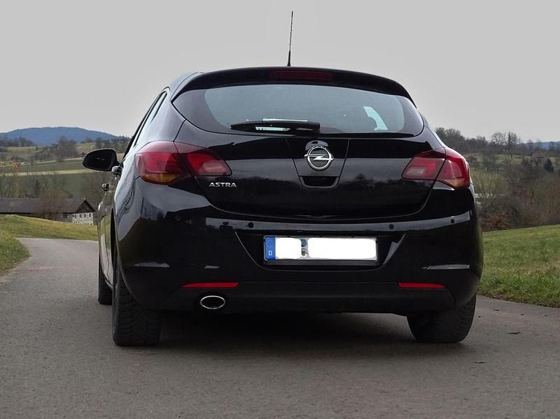 Gebraucht Opel Astra Edition 179 PS (131 kW) 2010 Schwarz Limousine