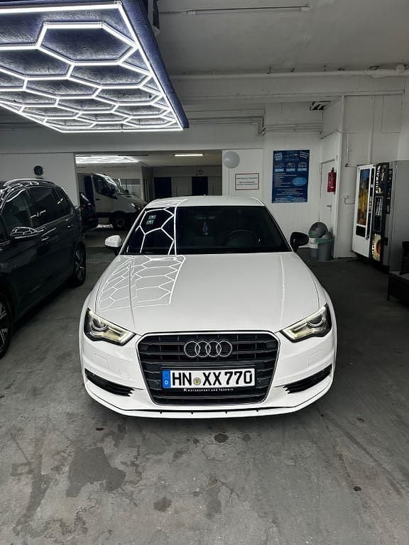 Weiß Gebraucht 2015 Audi A3 S-Line Limousine | 14.999 € (Fairer Preis) - Bild 1/4