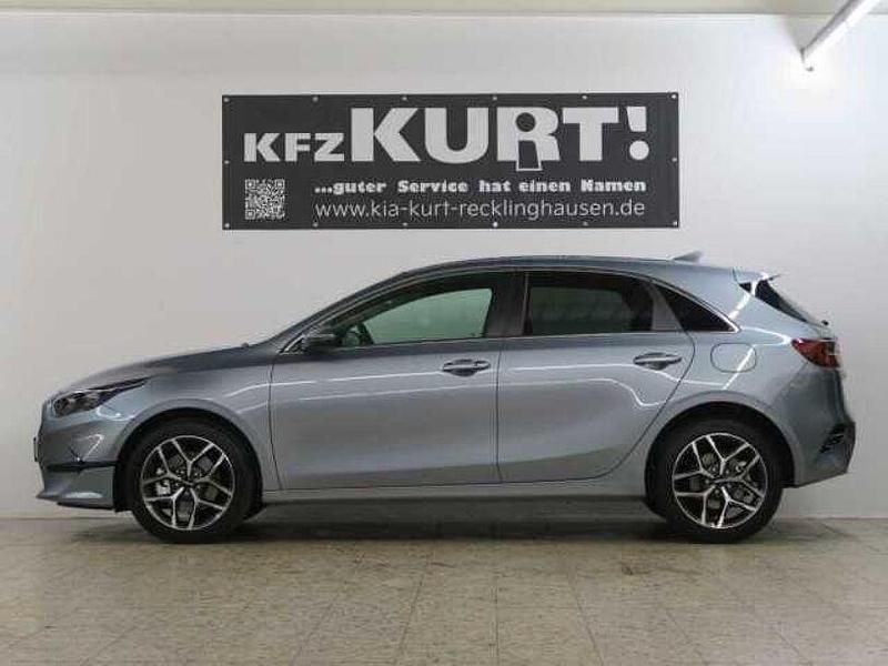 Neu Kia Ceed Style 140 PS (102 kW) 2025 Silber Kleinwagen