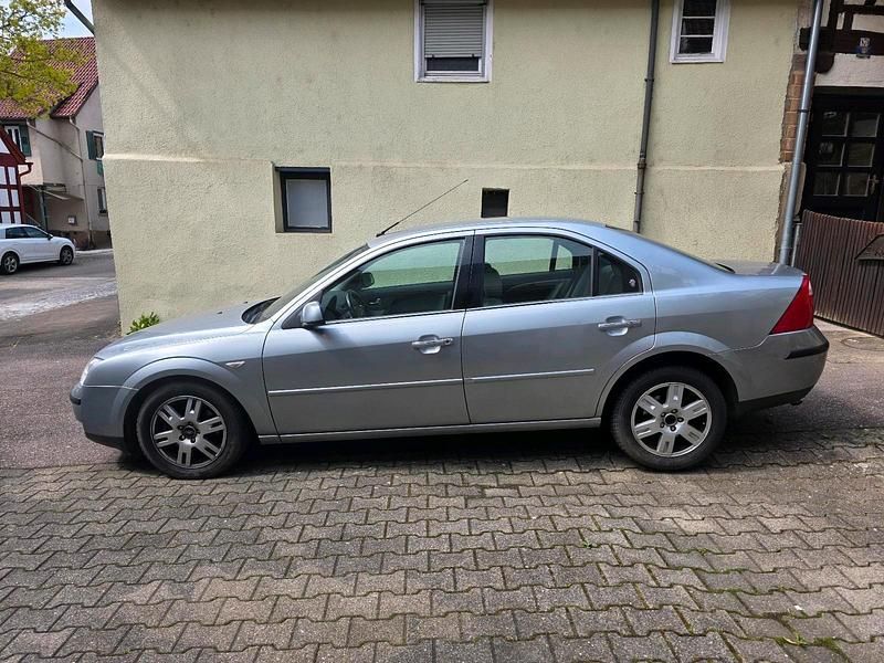 Używany Ford Mondeo 110 KM (80 kW) 2003 Srebrny Sedan/Limuzyna