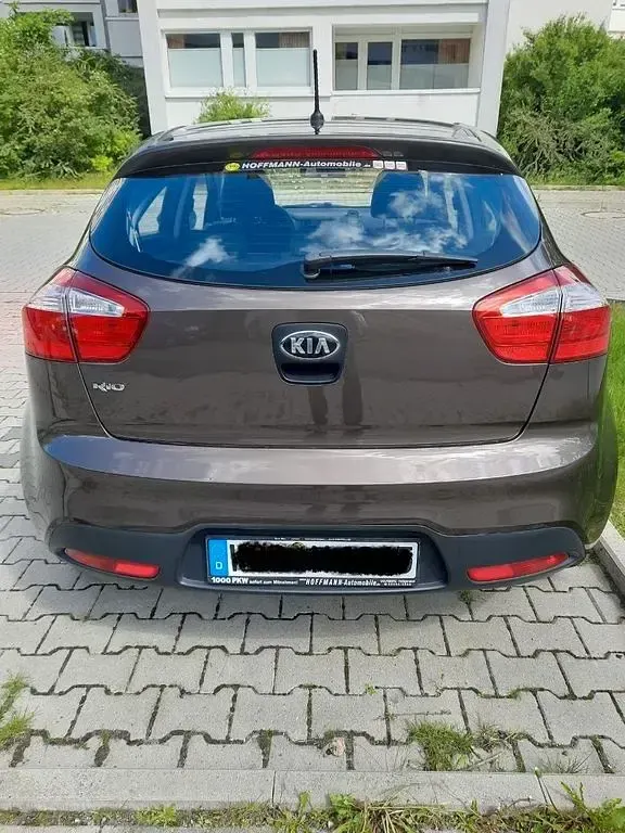 Gebraucht Kia Rio Edition 7 86 PS (63 kW) 2012 Braun Limousine