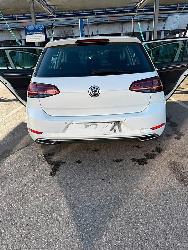 Gebraucht VW Golf VII 150 PS (110 kW) 2019 Weiß Limousine