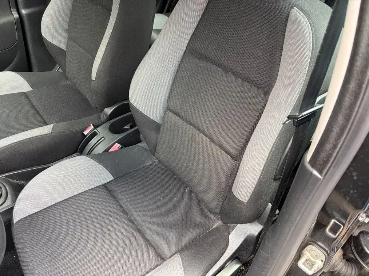 Gebraucht Peugeot 207 Urban Move 95 PS (69 kW) 2007 Schwarz Limousine