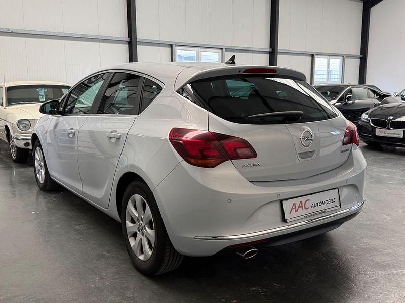 Gebraucht Opel Astra Exklusiv 140 PS (102 kW) 2014 Grau Limousine