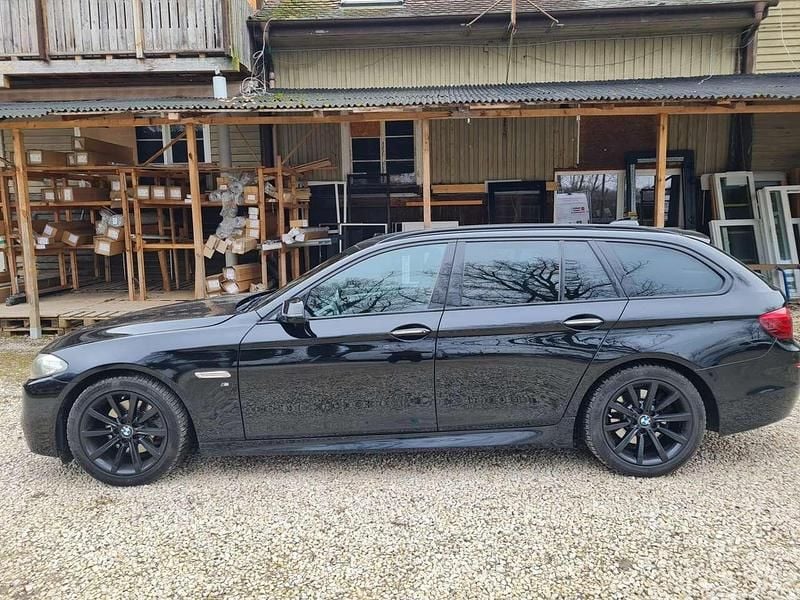 Schwarz Gebraucht 2016 BMW 520 Luxury Line Kombi | 11.700 € (Guter Preis) - Bild 1/4