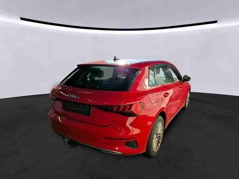 Gebraucht Audi A3 Sport 116 PS (85 kW) 2022 Tangorot metallic Limousine