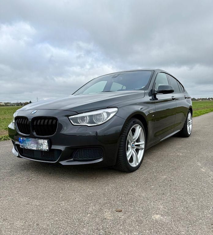 Grau Gebraucht 2014 BMW 550 Gran Turismo M Sport Limousine | 23.900 € - Bild 1/4