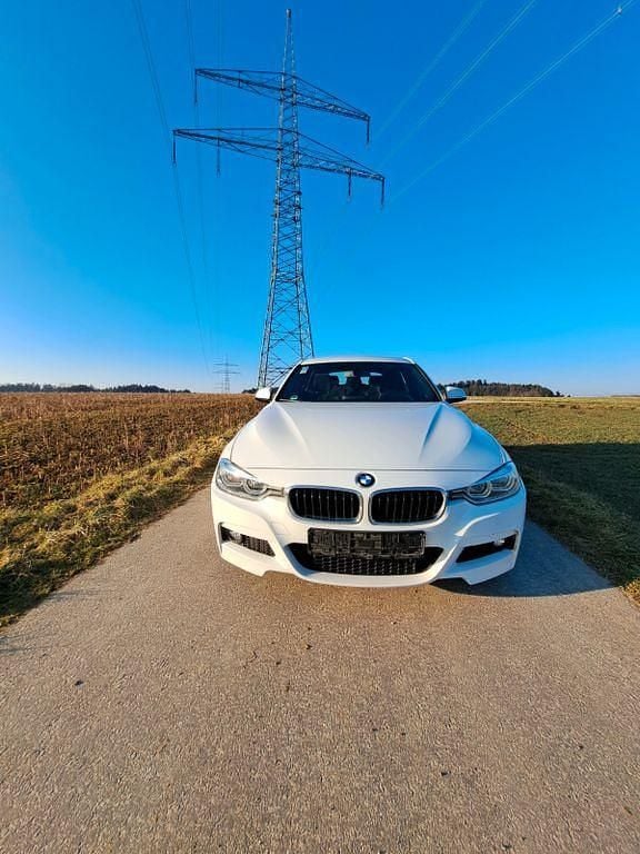 Schwarz Gebraucht 2016 BMW 330 M Sport Kombi | 15.600 € (Guter Preis) - Bild 1/4