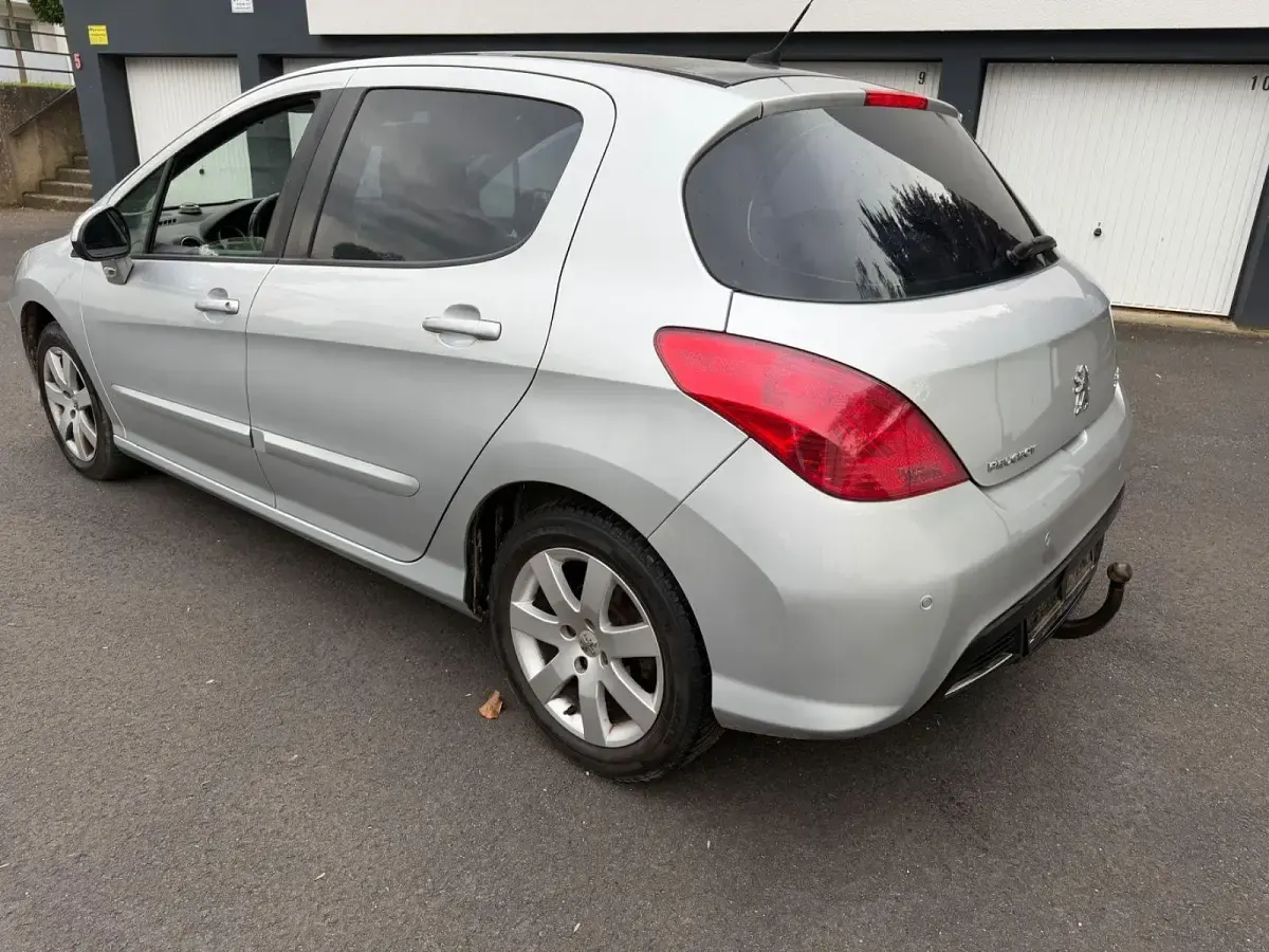 Gebraucht Peugeot 308 150 PS (110 kW) 2010 Silber Limousine