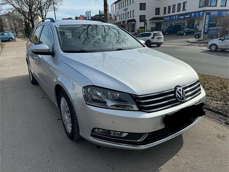 Silber Gebraucht 2015 VW Passat Comfortline Kombi | 5.750 € (Guter Preis) - Bild 1/4
