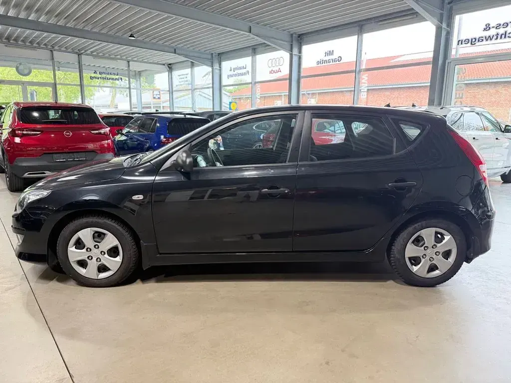Gebraucht Hyundai i30 Classic 109 PS (80 kW) 2012 Schwarz Limousine