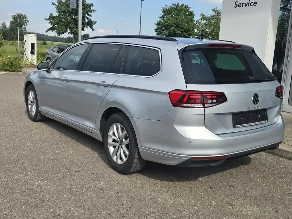 Gebraucht VW Passat Business 122 PS (89 kW) 2023 Silber Kombi