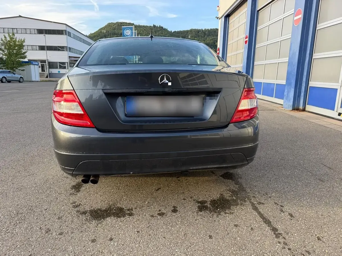 Gebraucht Mercedes C180 156 PS (114 kW) 2007 Grau Limousine