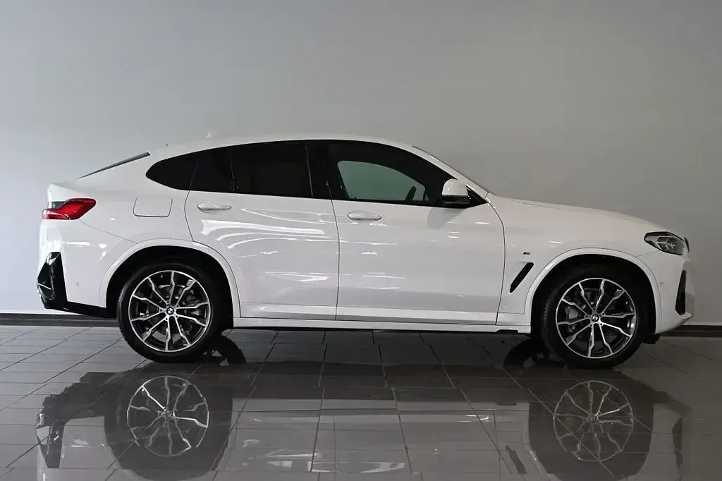 Gebraucht BMW X4 Sport Line 286 PS (210 kW) 2024 Weiß SUV