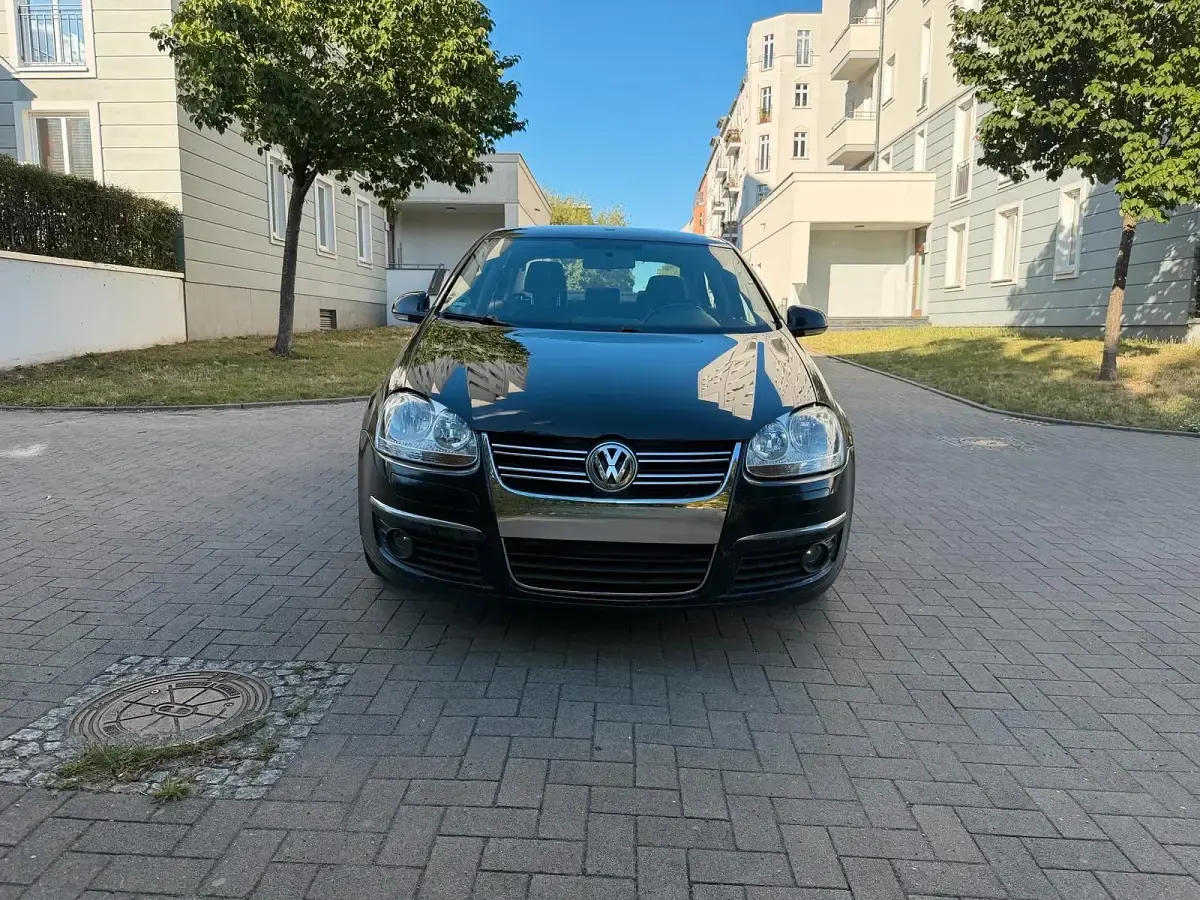 Gebraucht VW Jetta Trendline 105 PS (77 kW) 2009 Schwarz Limousine