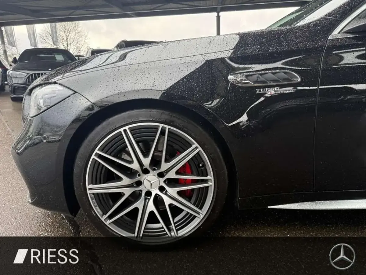 Gebraucht Mercedes C63 AMG Premium Plus 476 PS (350 kW) 2024 Metalliclack obsidianschwarz Limousine