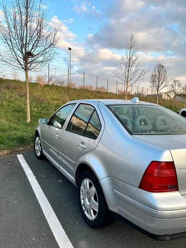Usata VW Bora 105 CV (77 kW) 2001 Argento Berlina