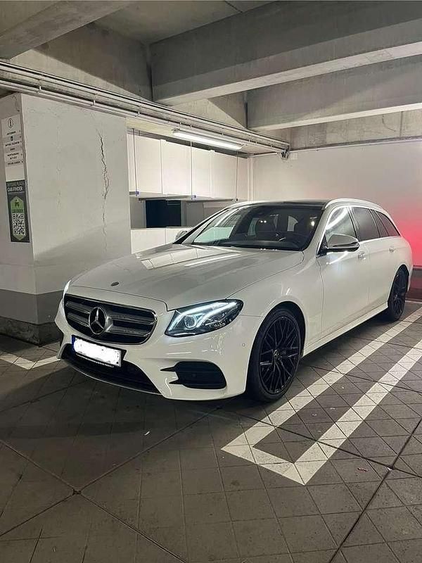 Weiß Gebraucht 2017 Mercedes E220 AMG line Kombi | 29.999 € - Bild 1/4