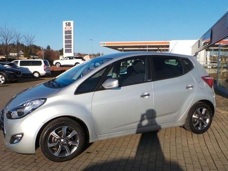 Gebraucht Hyundai ix20 Passion 125 PS (91 kW) 2016 Silber Kleinwagen