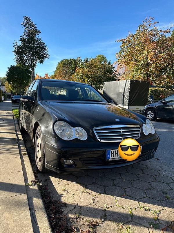 Schwarz Gebraucht 2006 Mercedes 220 Limousine | 3.300 € - Bild 1/4