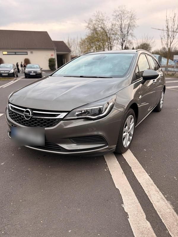 Gebraucht Opel Astra Edition 110 PS (80 kW) 2017 Grau Kombi
