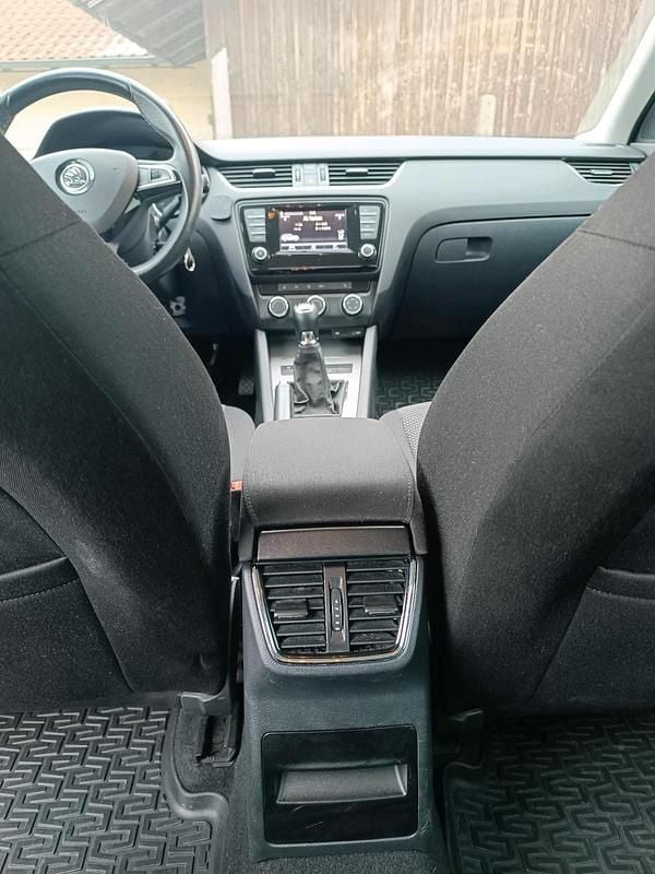 Gebraucht Skoda Octavia 105 PS (77 kW) 2015 Grau Kombi